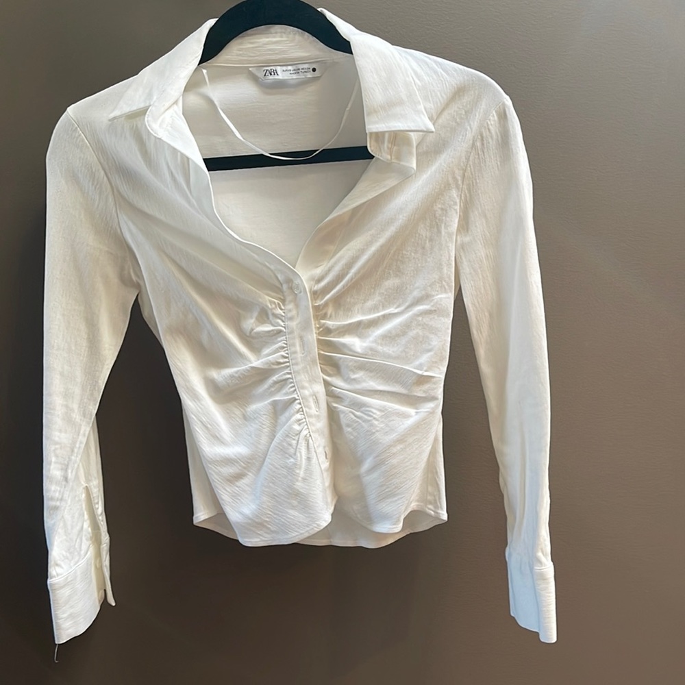 Zara cream, colored shirt, button down with stretch to it extra small